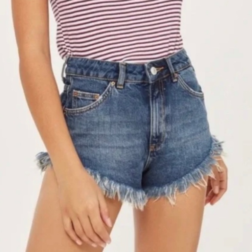 TOPSHOP “Kiri’ Moto Frayed Super Shorts - Size 4